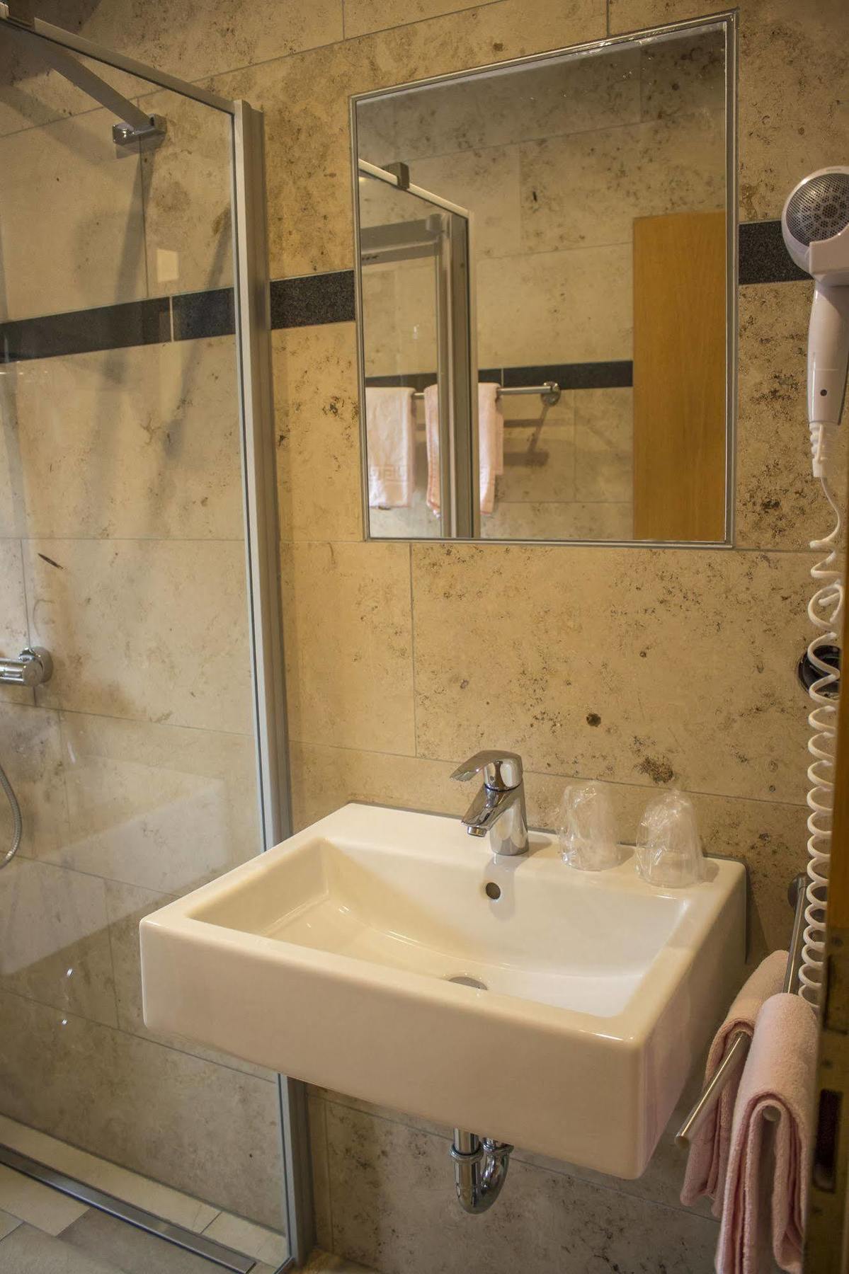 Hotel Raffelsteiner Hof "Garni" Mörnsheim Esterno foto