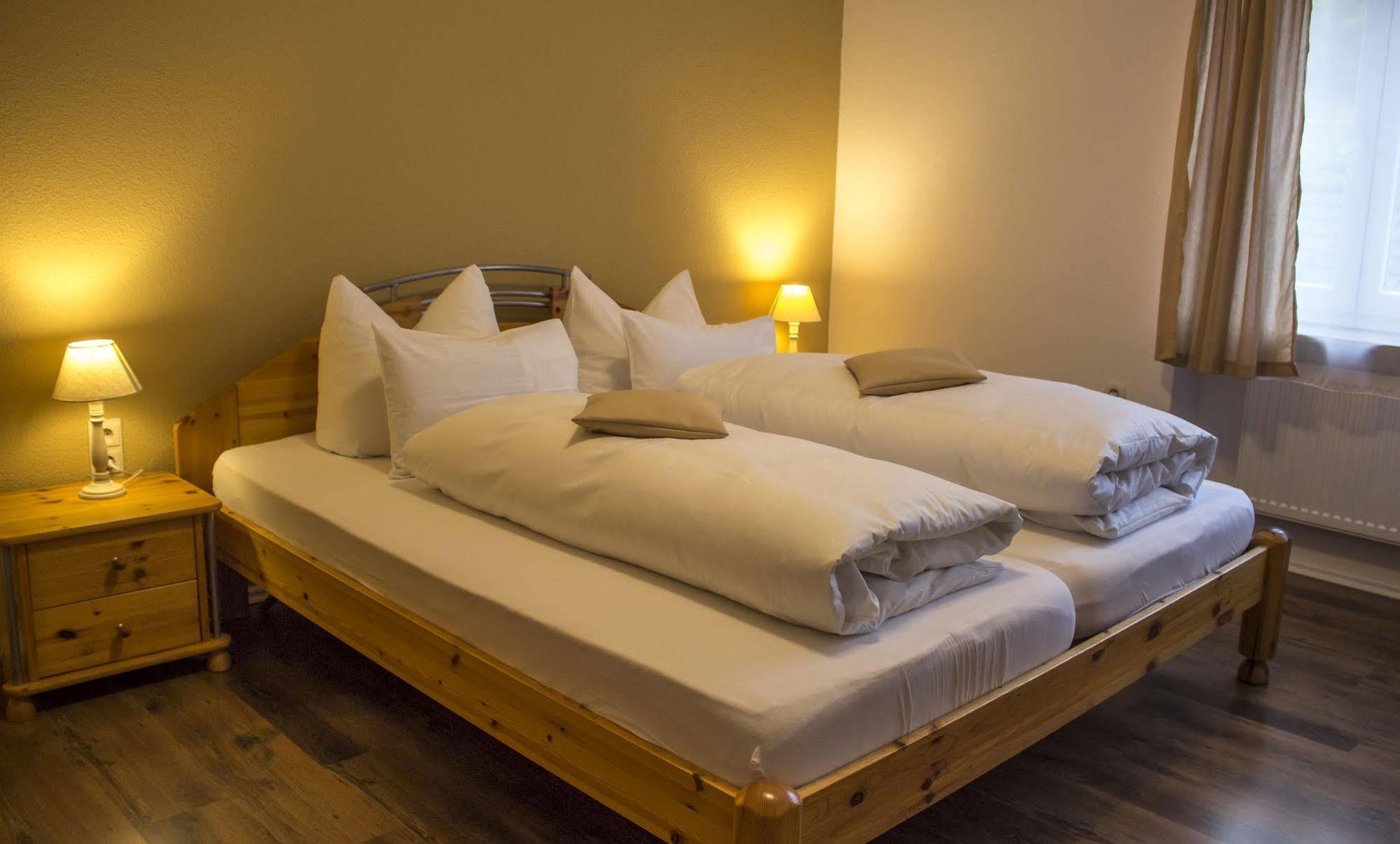 Hotel Raffelsteiner Hof "Garni" Mörnsheim Esterno foto